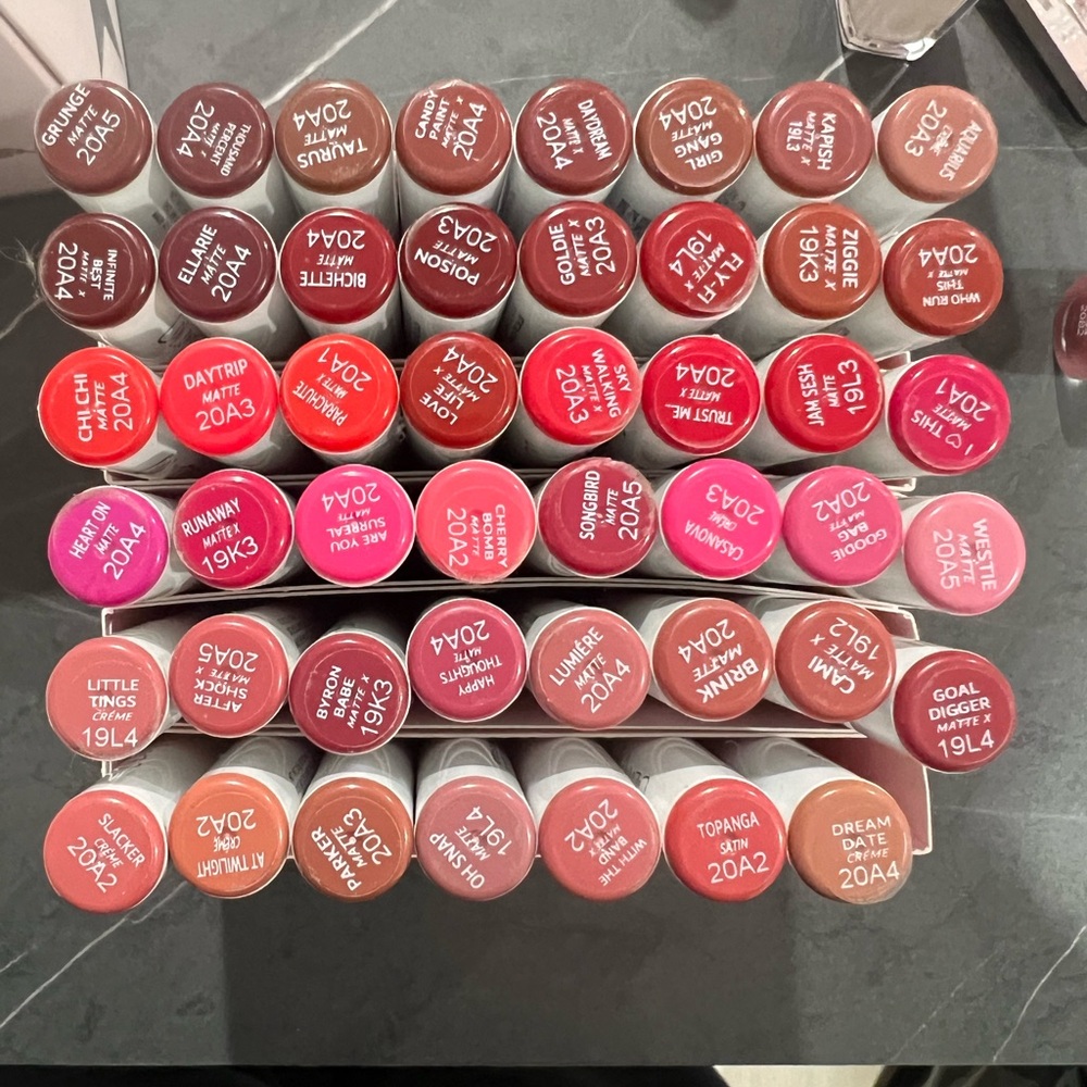 Colourpop Lippi Stix 47 -only
1 is missing